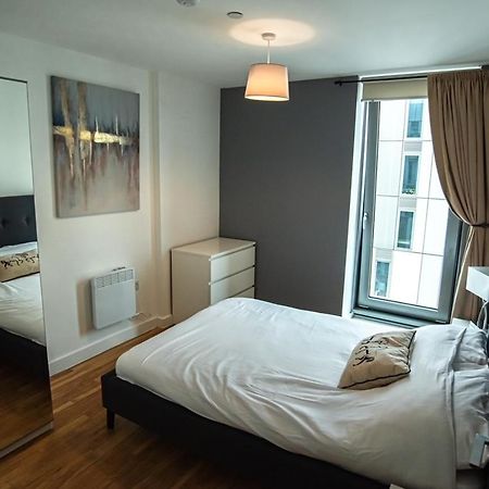 Hallsphere - Stunning Apartment Salford Quays Manchester Esterno foto