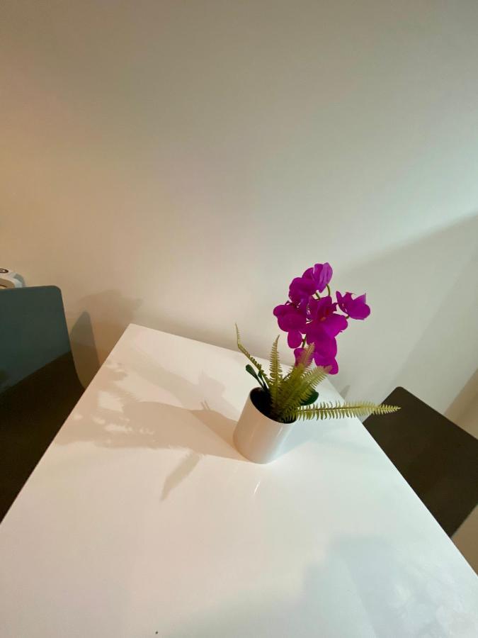 Hallsphere - Stunning Apartment Salford Quays Manchester Esterno foto
