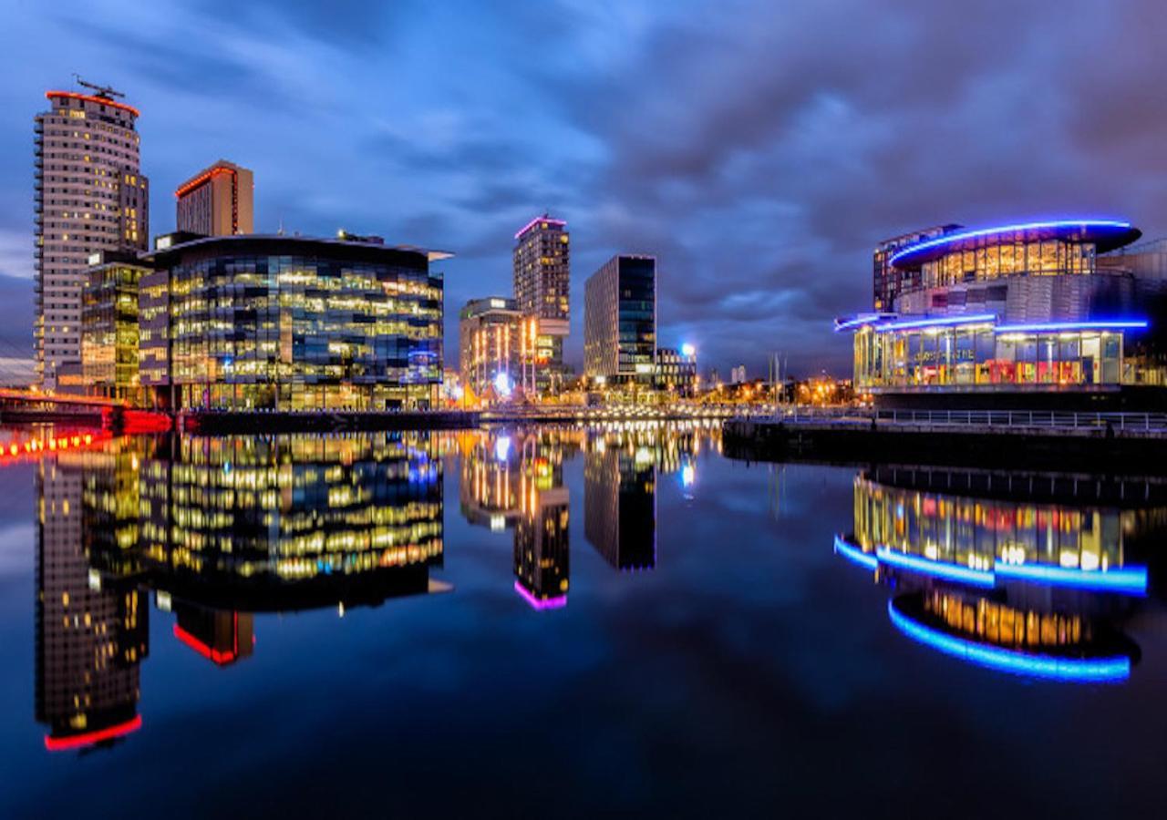 Hallsphere - Stunning Apartment Salford Quays Manchester Esterno foto