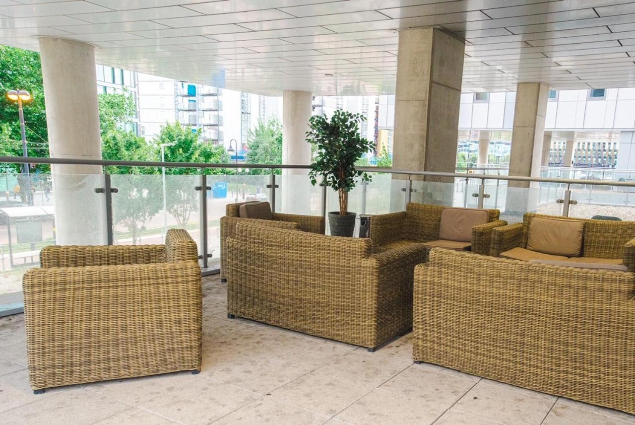 Hallsphere - Stunning Apartment Salford Quays Manchester Esterno foto
