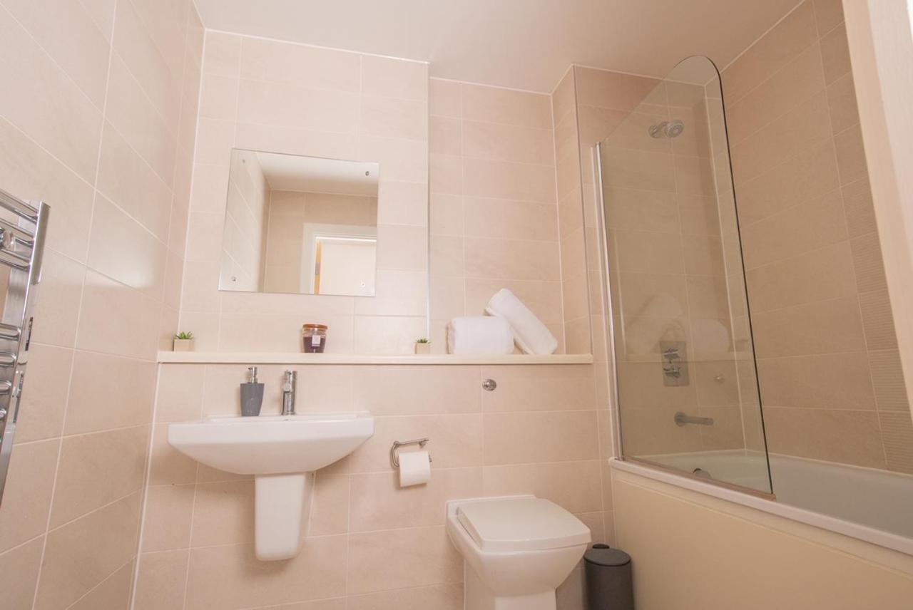 Hallsphere - Stunning Apartment Salford Quays Manchester Esterno foto