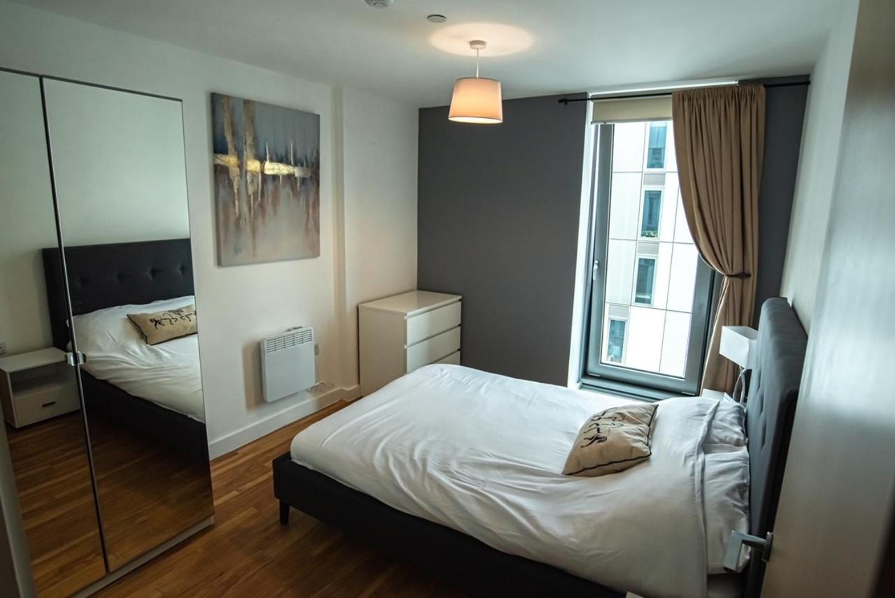 Hallsphere - Stunning Apartment Salford Quays Manchester Esterno foto