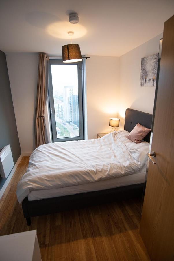 Hallsphere - Stunning Apartment Salford Quays Manchester Esterno foto