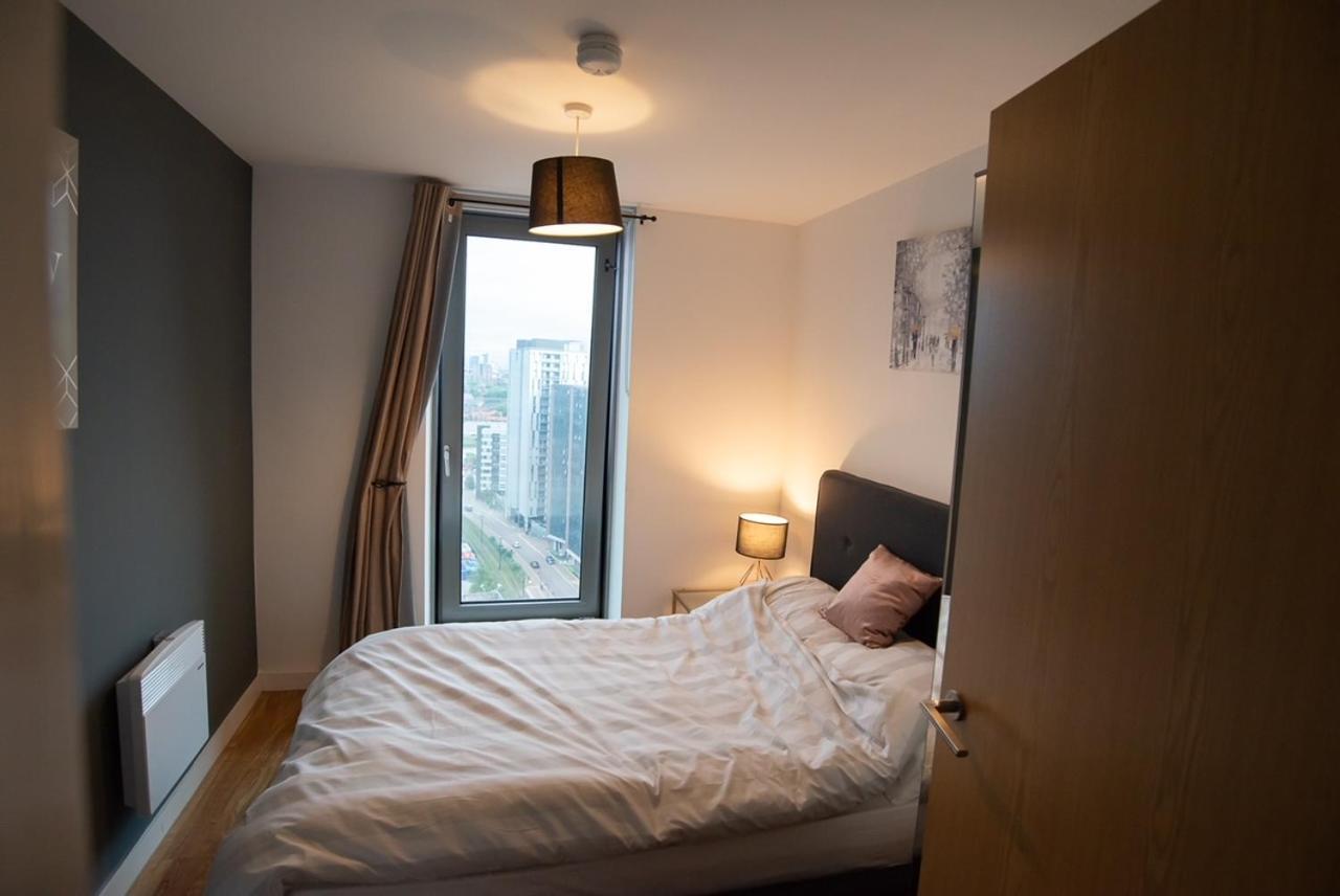Hallsphere - Stunning Apartment Salford Quays Manchester Esterno foto